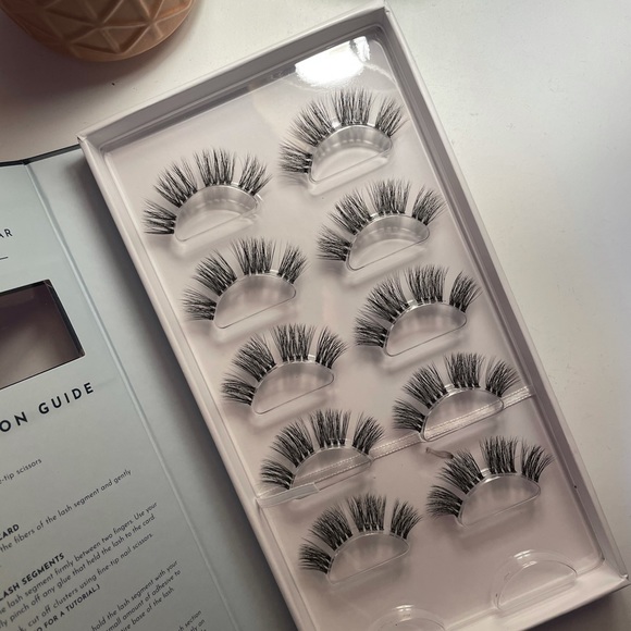 Flutterhabit - Picture 2 of 2